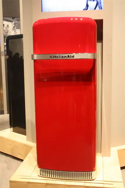 Красный холодильник KitchenAid