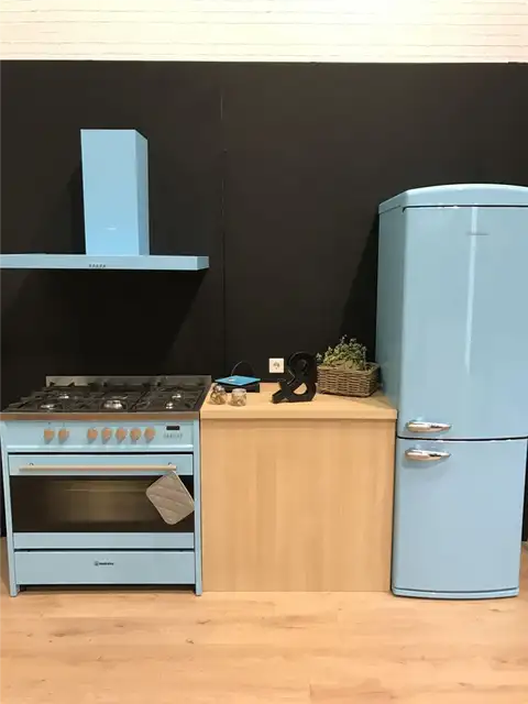 Бирюзовая вытяжка и плита для кухни Meirles