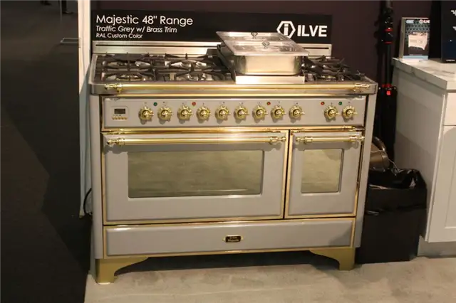 Кухонная плита серого цвета от Ilive Majestic