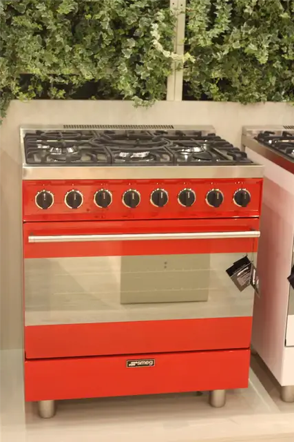 Красная плита SMEG