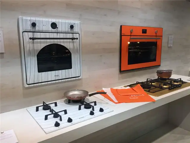 Разноцветные дверцы плиты Nardi