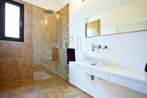A-Holiday-Home-in-Mallorca-bathroom