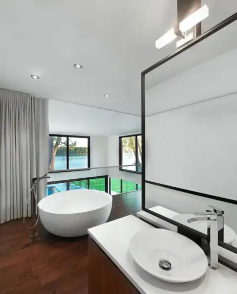 Chemin-Bord-du-Lac-bathroom