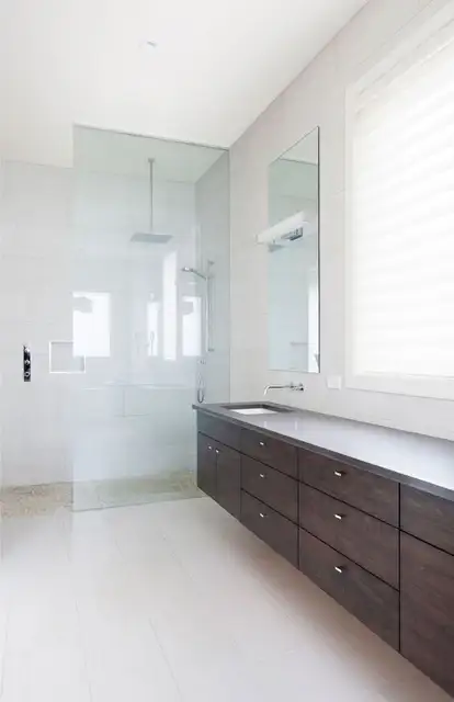 westboro-bathroom-white