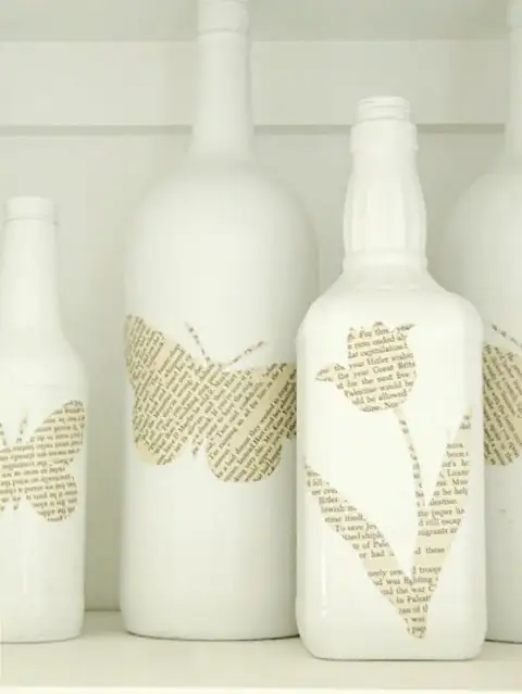 Бутылки из книжных страниц