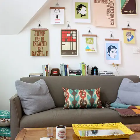 Use-pants-hangers-to-hang-pictures