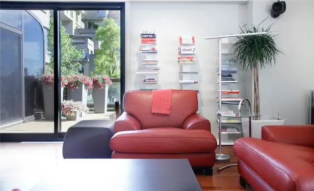 montreal-living-room-sapien-bookshelves
