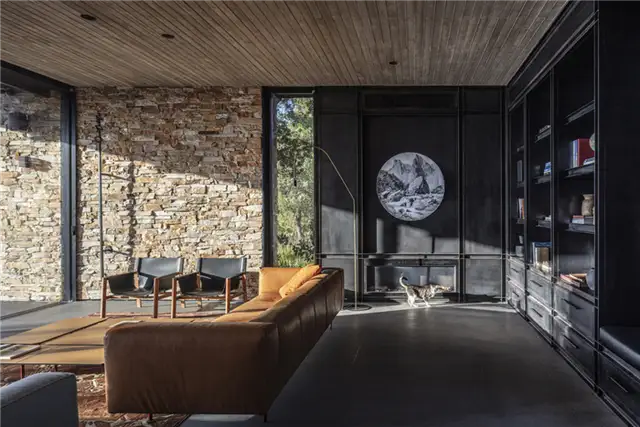 Contemporary Stone Cladding Villa by Dana Oberson Architects - загорелая кожа