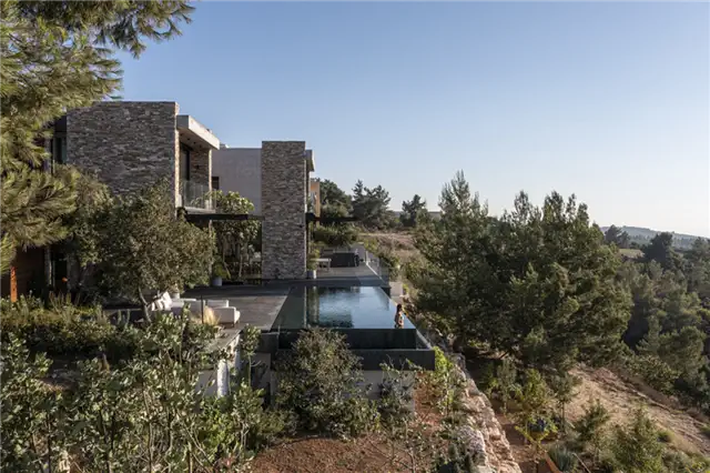Современная вилла с каменной облицовкой от Dana Oberson Architects