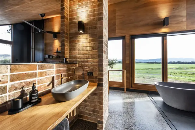 Архитектура австралийской хижины Gawthorne's Hut от Cameron Anderson Architects - кирпич