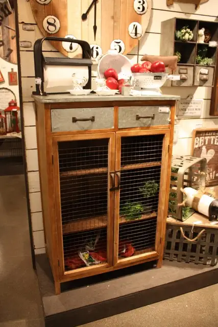 VIP Home credenza