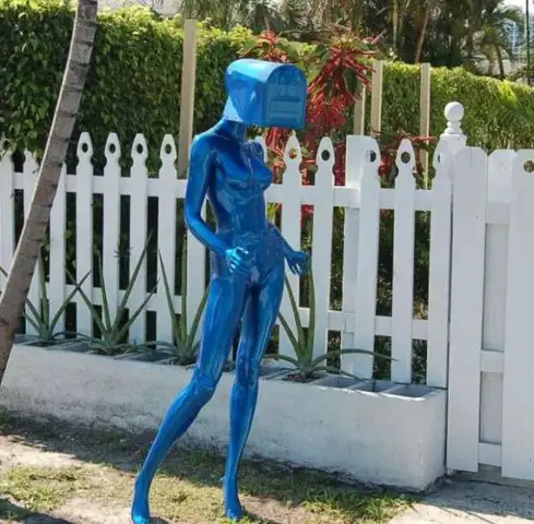 women-mailbox