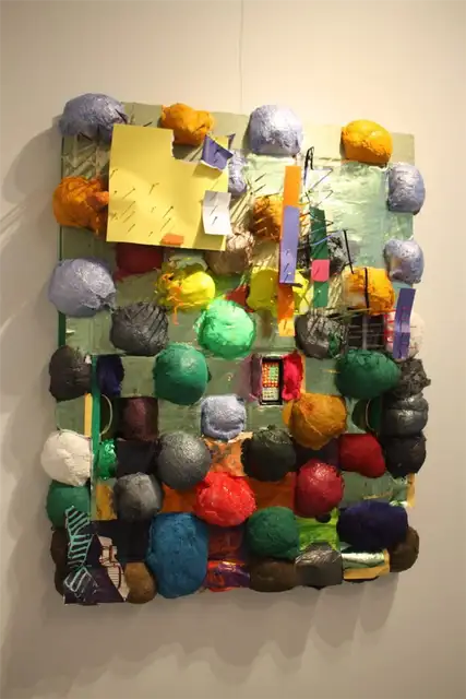 Brian Belott Wall Art Feature с красочным дизайном
