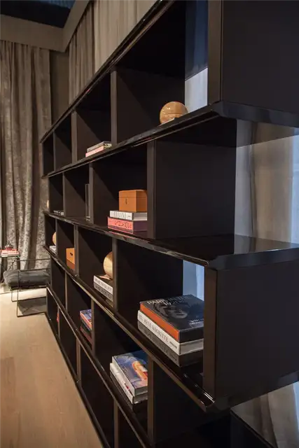 Роскошная книжная полка-перегородка от Fendi casa