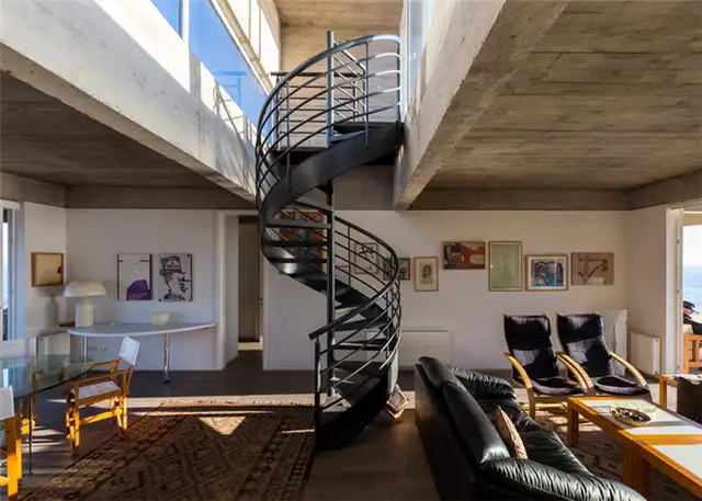 Скульптурная бетонная резиденция в Сантьяго от студии Gubbins Arquitectos - спираль