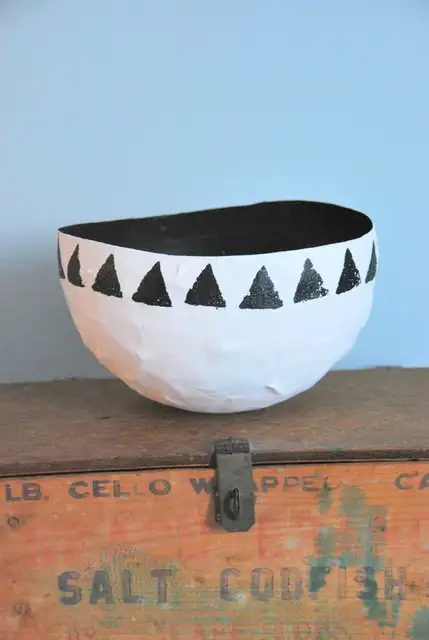 Черно-белая миска из бумажного маше DIY (своими руками)
