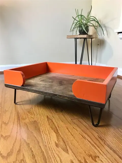 Кровать для животных в стиле Mid Century Modern - ножки-шпильки