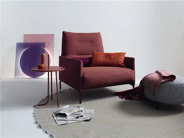 Негабаритное красное кресло Avalanche Cor Armchair