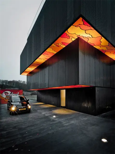 Черное многоквартирное здание в Люксембурге от Metaform Architects Фасад