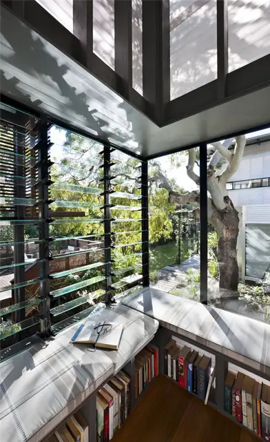 Дом Marcus Beach House от Bark Architects - подоконник для чтения