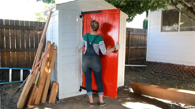 DIY (своими руками) красная дверь амбара