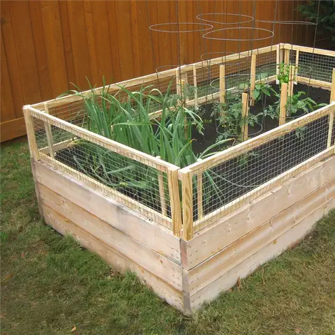 DIY (своими руками) приподнятая кровать с воротами от вредителей