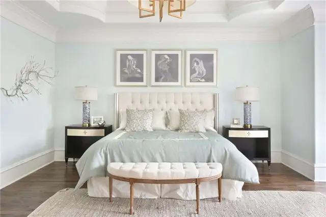 VRA Interiors Декор спальни с настенным искусством