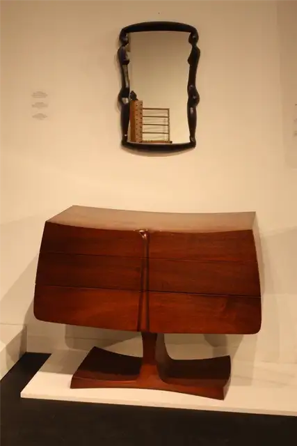 Консоль Moderne Gallery Console