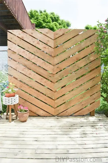 DIY (своими руками) шеврон на открытом воздухе конфиденциальности экрана