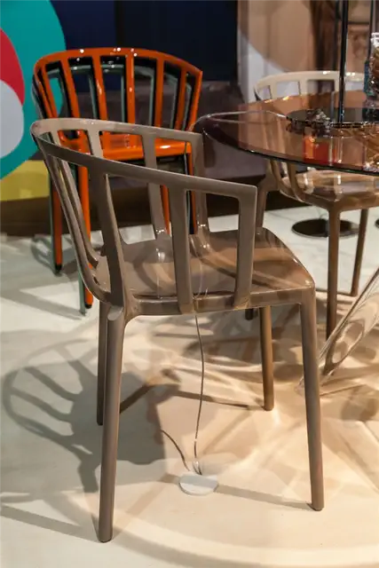 общие для венеции современные стулья от Kartell дизайн
