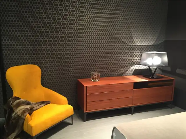 Fiesta Yellow от Benjamin Moore - солнечный желтый цвет