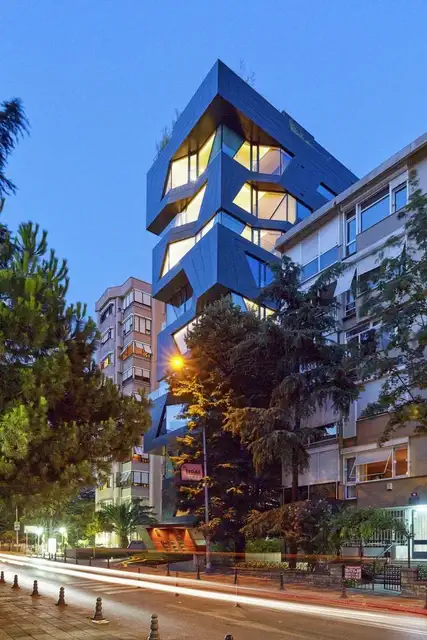 Деревья на здании апартаментов от Aytac Architects