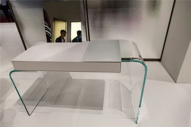 Стол из стекла от Glass italia