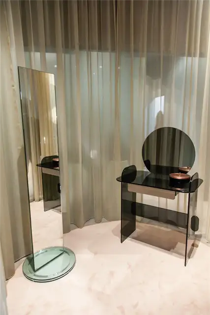 Узкое стоячее зеркало от Tonelli DEsign