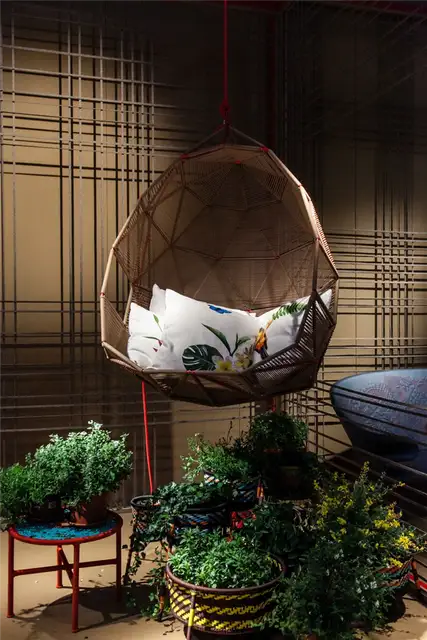 Подвесная кровать Patricia Urquiola от Moroso Tropicalia
