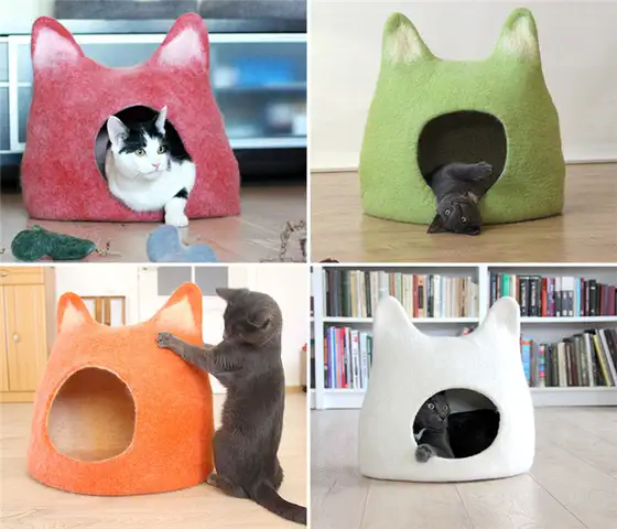 Разноцветная кровать для кошки