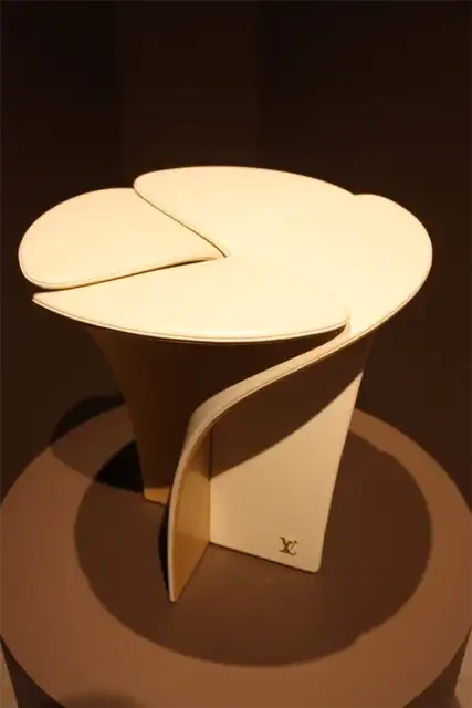 Louis-Vuitton nomads складной стол