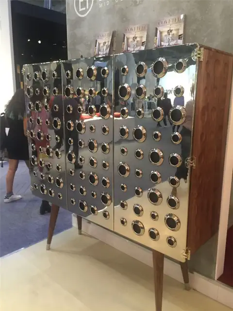 Золотой акцентный шкаф Monocles от Esential Home