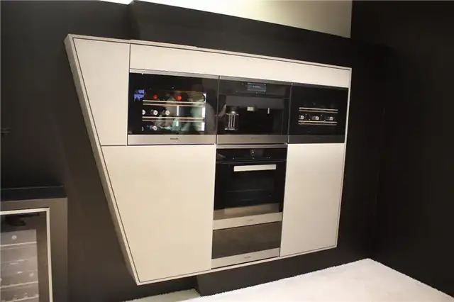 Угловой шкаф Miele