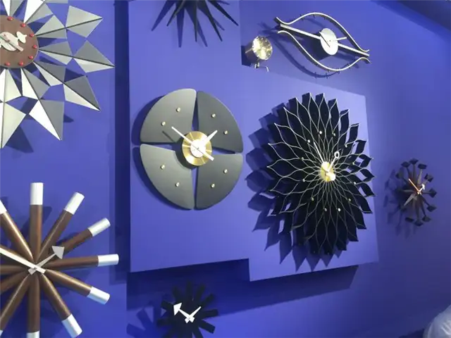 Современные часы от Vitra
