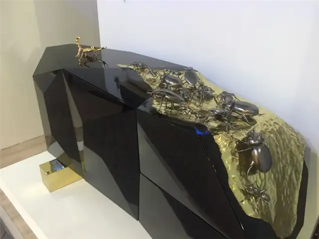 Бриллиантовый сервант Metamorphosis