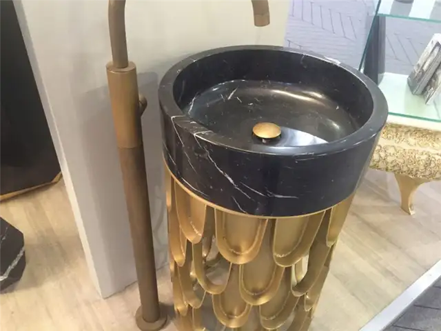 Отдельно стоящий умывальник Koi с мрамором