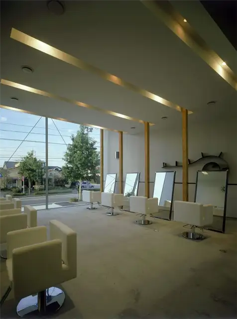 Проволочный счетчик How Fun Hair Salon Design by JC Architecture