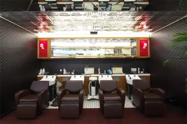 Проволочный счетчик How Fun Hair Salon Design by JC Architecture