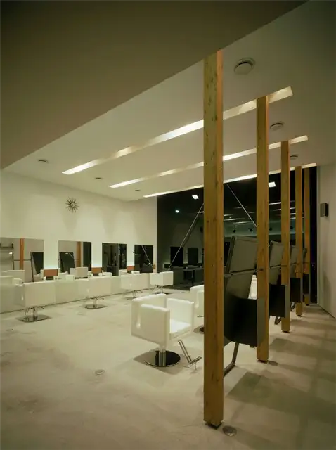 Ателье Coo hair Eclat деревянные балки