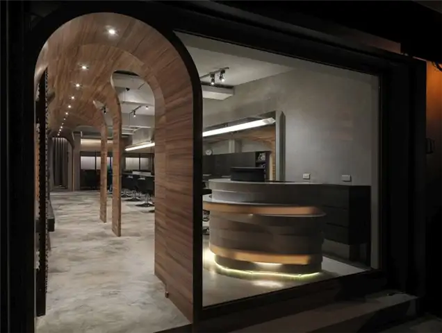 Вход в парикмахерскую How Fun Hair Salon Design by JC Architecture