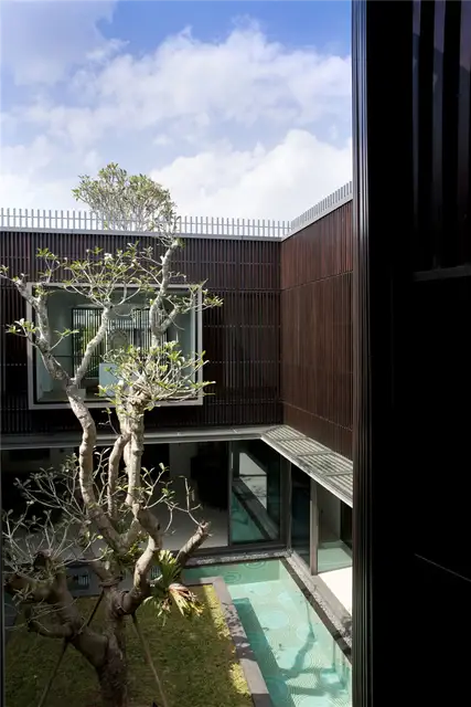 Дом на дереве Centennial Tree House на якоре