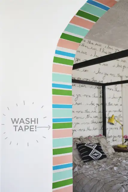 Дверной проем в полоску из ленты Washi