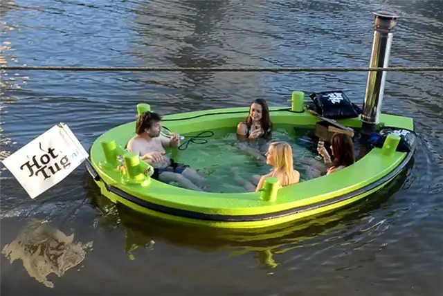 HotTug на воде