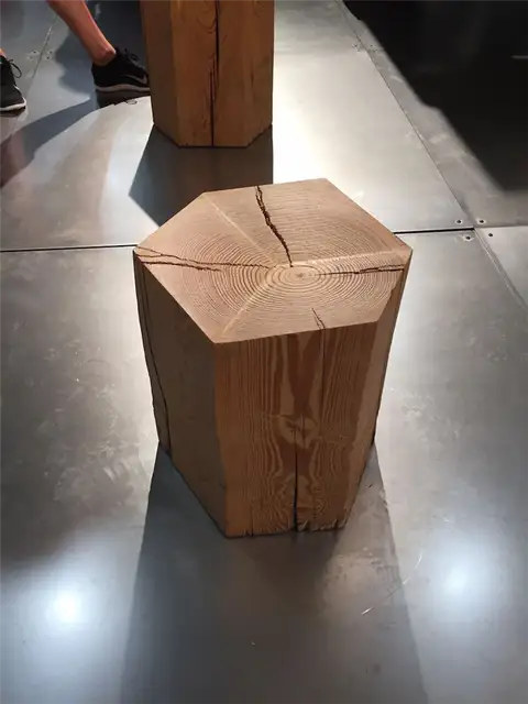 Деревянный табурет Hexa